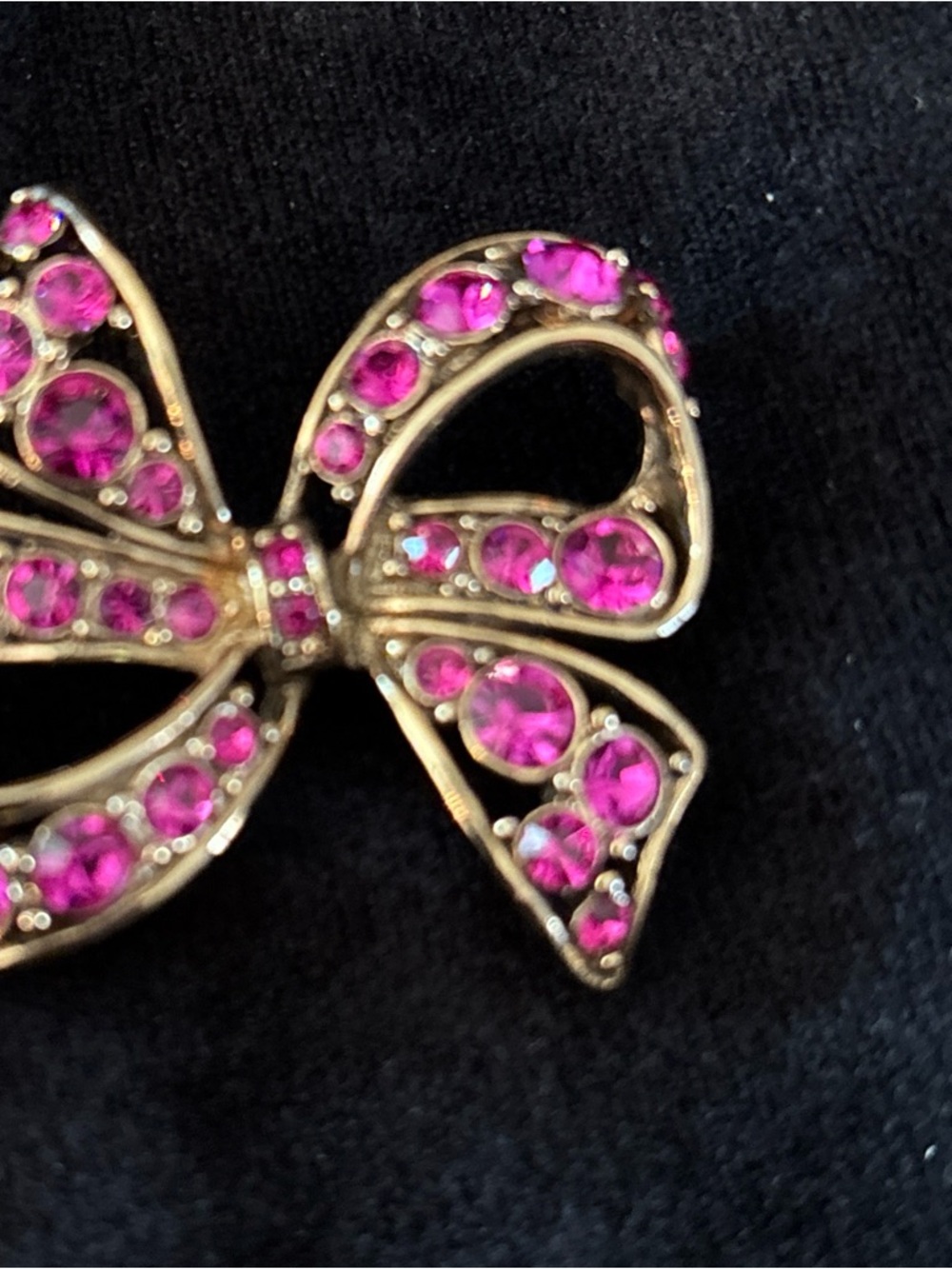 Vintage LC Signed Liz Claiborne Open Work Pink Rhinestone Bow Brooch Gold - Picture 2 of 8